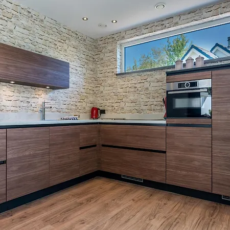 Beautiful Luxurious Situated In Villa *