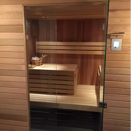 Beautiful Luxurious Situated In ヴィラ デン・ブルグ