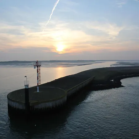 Beautiful Luxurious Situated In Vila Den Burg